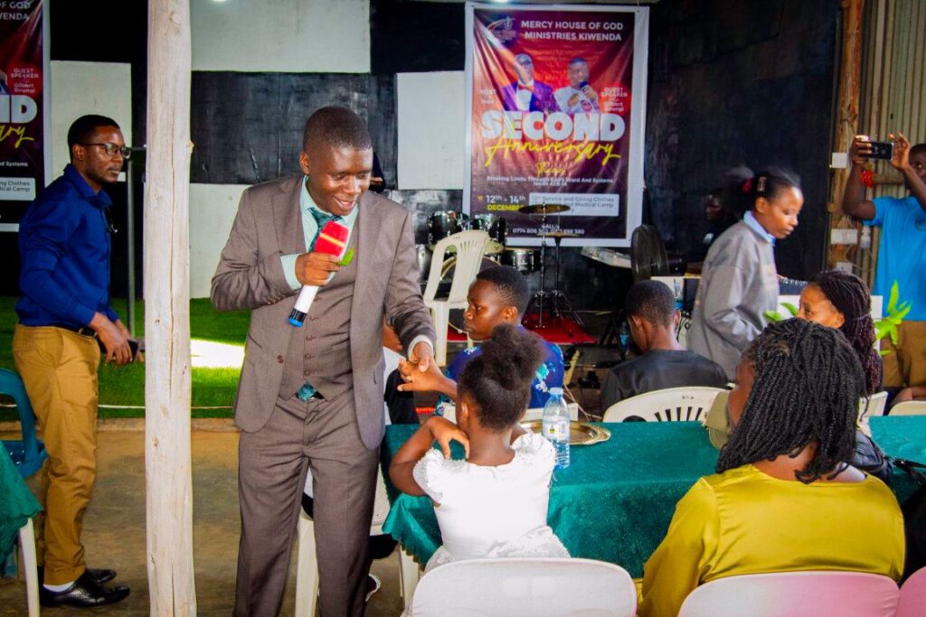 Dr Gilbert speaks to crowd