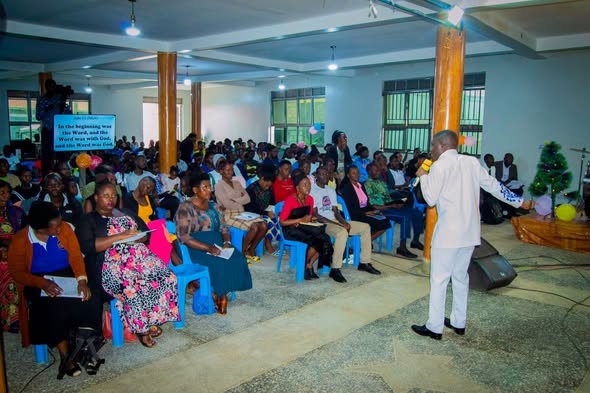 Dr Gilbert speaking to crowd